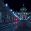 Nachtaufnahme des Petersdoms von Dennis Donders