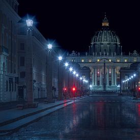 Night photo of St Peter's Basilica
