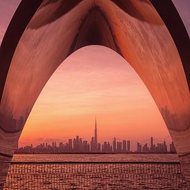 Schöner Sonnenuntergang über Dubai von Leon Okkenburg