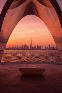 Prachtige zonsondergang boven Dubai van Leon Okkenburg