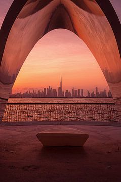 Schöner Sonnenuntergang über Dubai von Leon Okkenburg