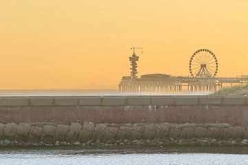 De pier in golden hour van Micky Bish