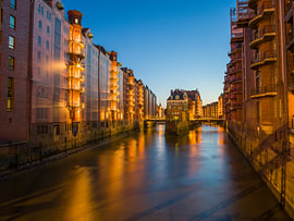 Hamburg - Klein waterkasteeltje in de Speicherstadt van Thomas Bugdoll