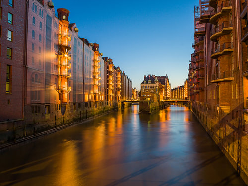 Hamburg - Wasserschlösschen in der Speicherstadt von Thomas Bugdoll