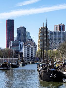 Le Haringvliet avec vue sur le vieux port de Rotterdam (portrait) sur Rick Van der Poorten