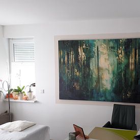 Klantfoto: Groene Sereniteit - Abstract schilderij in diepe bosgroen en goud van Joriali Abstract, op canvas