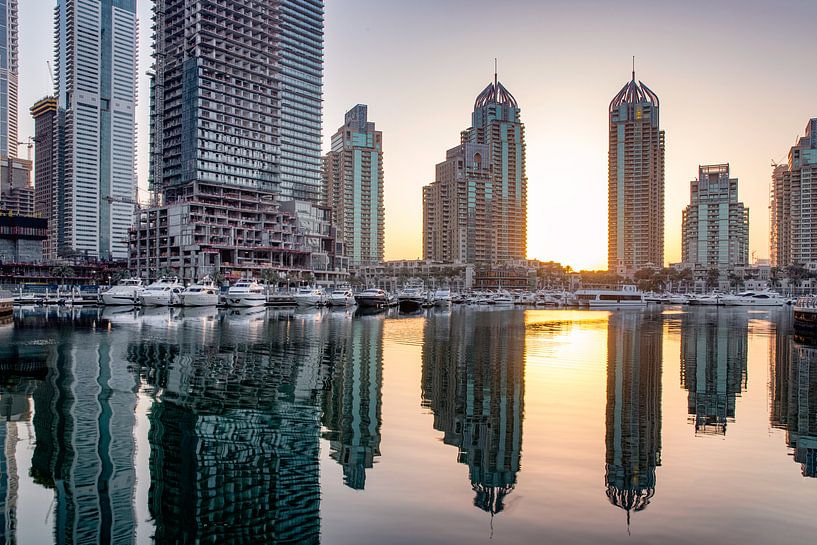 Rustige Dubai Marina bij zonsopgang van Rene Siebring