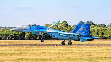 Landende Sukhoi SU-27 van de Oekraïense luchtmacht.