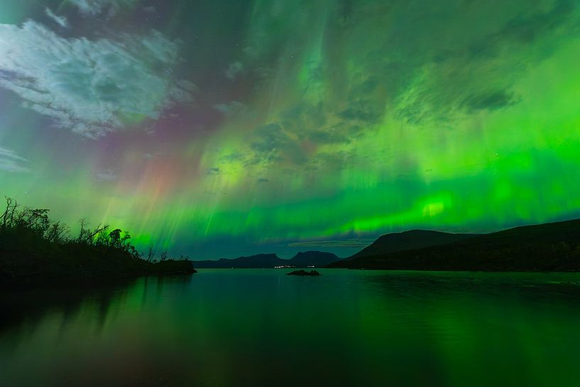 Aurores boréales magiques au-dessus d'Abisko, de Lapporten et du lac Torneträsk par Jiri Viehmann