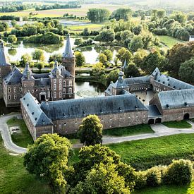 Le château de Hoensbroek vu d'en haut sur Emile Bosch