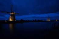 de windmolens in Kinderdijk zijn verlicht van Marcel Derweduwen thumbnail