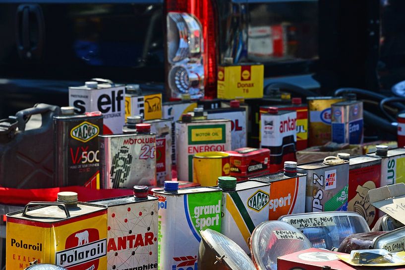 Oil can collection by Ingo Laue