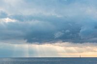 Zeilboot aan de horizon