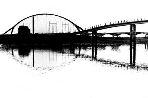 Spiegelwaal mit der Zaligerbrücke und Electrabel von Caroline Drijber Guérain