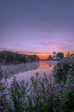 Moulin à vent De Vlinder au bord de la rivière Linge dans la Betuwe sur Moetwil en van Dijk - Fotografie