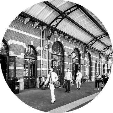 Station Groningen, Onderweg (zwart-wit) van Klaske Kuperus