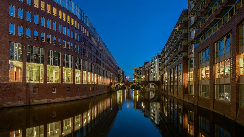 Blue hour in Hamburg by Stephan Schulz