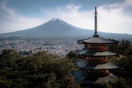Pagodenblick auf den Berg Fuji I von fromkevin