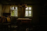 Verlaten kamer in het donker