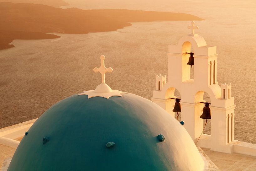 Kerk bij zonsondergang, Santorini, Cycladen, Griekenland van Markus Lange