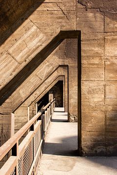 Urbex, Konkrete Architektur, Landschaftspark Duisburg, Deutschland von Guido van Veen