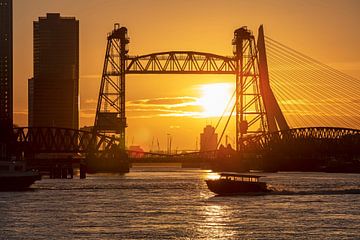 De Hef tijdens zonsondergang te Rotterdam. van Anton de Zeeuw
