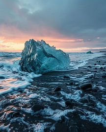 Goldenes Licht über den Wellen