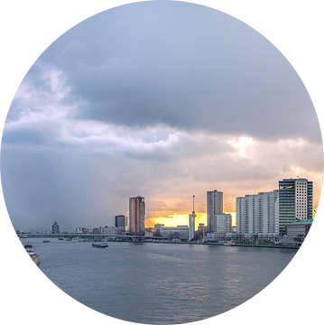 Storm over skyline Rotterdam van Prachtig Rotterdam