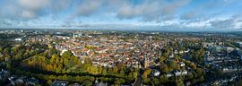 Luftaufnahme der Stadt Zwolle an einem schönen Herbsttag von Sjoerd van der Wal Fotografie