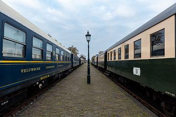 Perron op de Veluwsche Stoomtrein Maatschappij van Arthur Bruinen