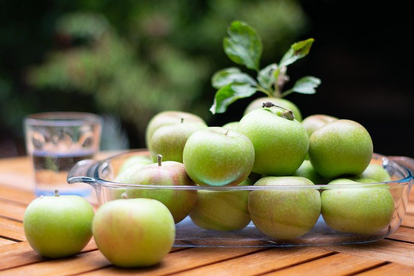 Äpfel in einer Obstschale von Annemieke Glutenvrij
