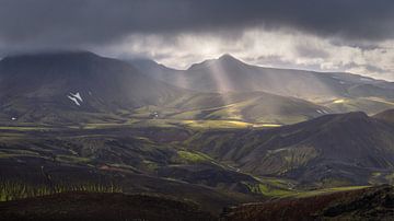 Lichtstrahlen im Hochland von Island