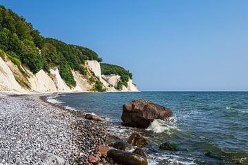 Falaises de craie sur la côte de la mer Baltique sur l'île de Rügen sur Rico Ködder