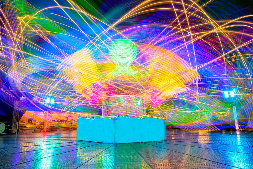 Foire de nuit avec attractions foraines illuminées par Sjoerd van der Wal Photographie