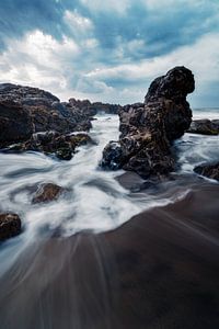 Le roc dans la tempête