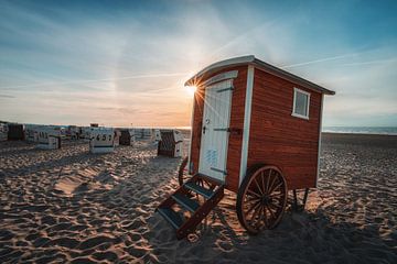 Umkleidewagen am Strand von Spiekeroog von Steffen Peters