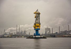 Shipping on the North Sea Canal by scheepskijkerhavenfotografie