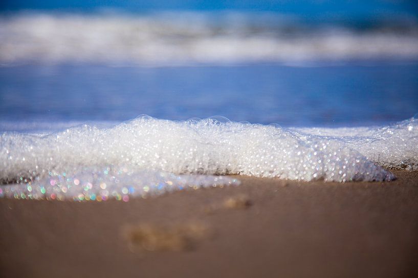 Detailfoto strand en haar golven by Willy Sybesma