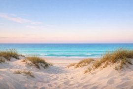 Un sentier sinueux à travers les dunes menant à la mer turquoise