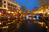 Oudegracht in Utrecht met Bakkerbrug en Domtoren van Donker Utrecht thumbnail