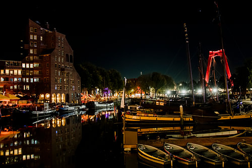 Rotterdamse haven bij nacht