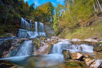 Weißbach waterval in de Chiemgau in de herfst van Christian Peters