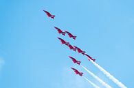 Engelse Red Arrows tijdens een vliegshow van Wim Stolwerk thumbnail