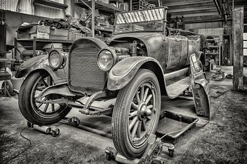 The Old Garage by Martin Bergsma