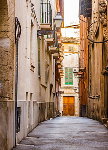 Gasse im historischen Stadtzentrum von Palma de Mallorca, Spanien