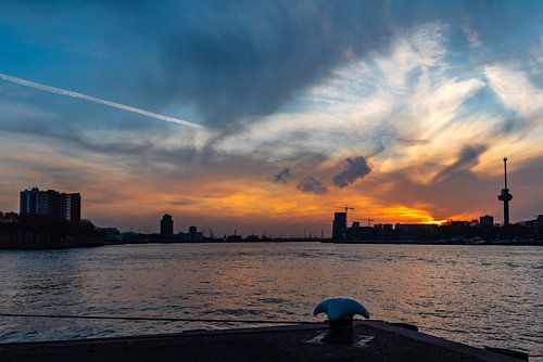 Zondsondergang op de maas bij Rottterdam