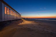 Strandpaviljoen bij zonsondergang van Marcel Klootwijk thumbnail