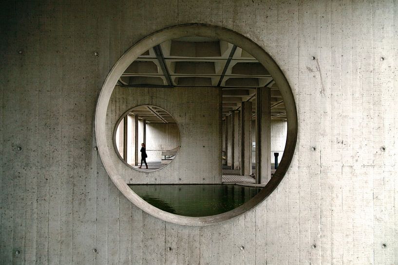 Detail des alten CBS-Gebäudes in Heeren, ein Werk des Architekten Gerard Snelder. von Marjolein Zijlstra