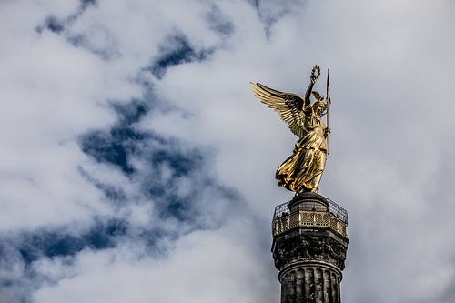Siegesaule in berlijn, gouden engel op een zuil ter ere van de overwinning op de denen