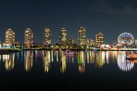 Nachtfoto van de skyline van Vancouver